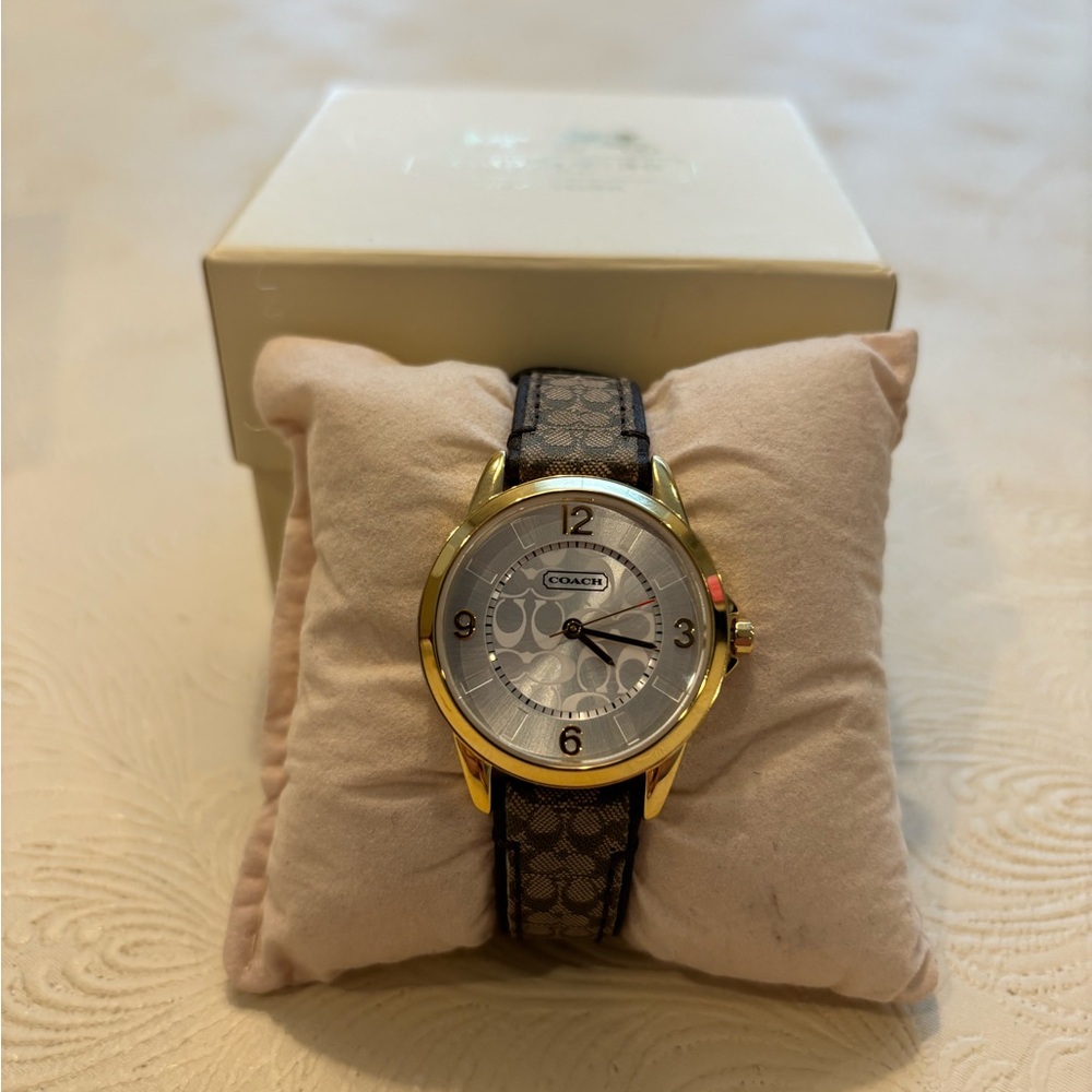 Women's Classic Signature Fabric (Leather Backed) Silver-tone Dial